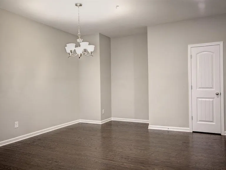 521 Coral St — Photo 10