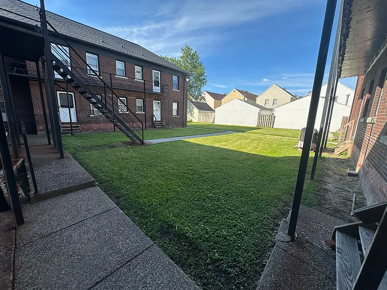 422 Skillen St #10 — Photo 11