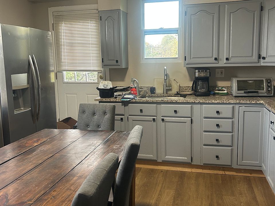 kitchen/dining area