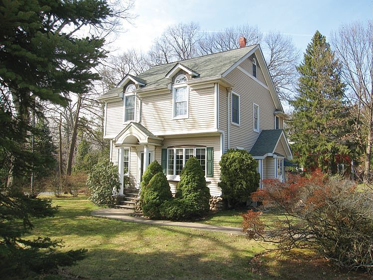 1st image of 37 Lincoln Ave