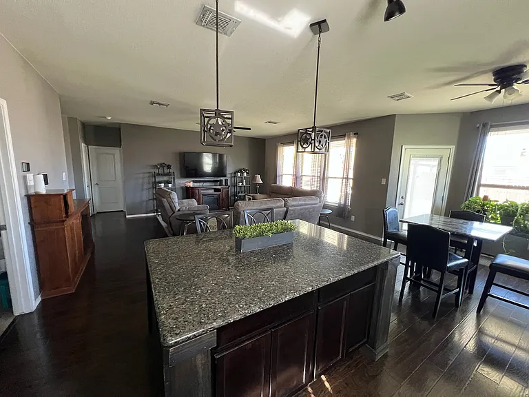 5561 Othello Dr — Photo 12