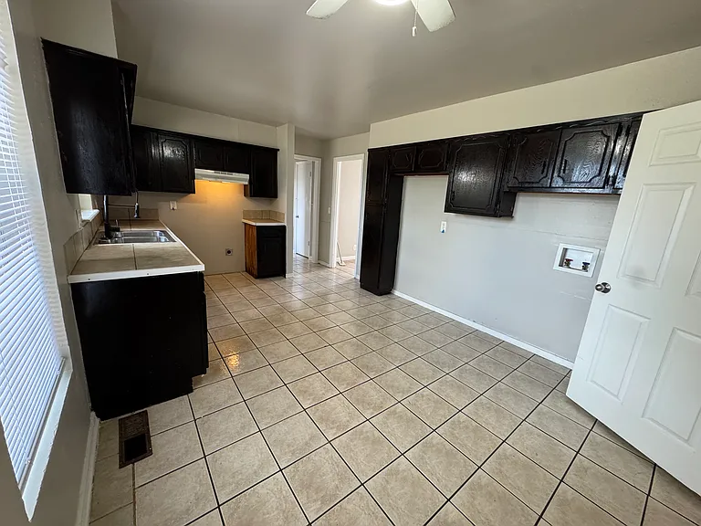 213 NW 84th St — Photo 5