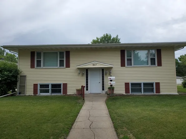 807 18th Ave S #2, Grand Forks, ND 58201