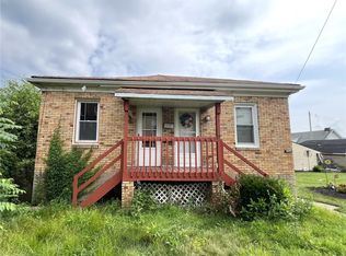 735 1/2 7th Ave, Coraopolis, PA 15108