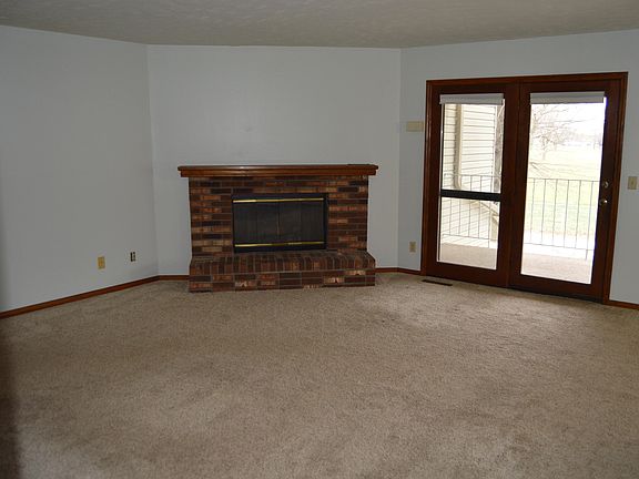 3rd image of 41 Lakeshore Ct