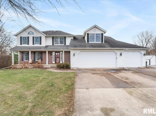 26 Birchwood Dr, Blue Grass, IA 52726
