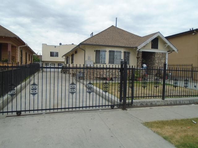 1st image of 812 W 48th St