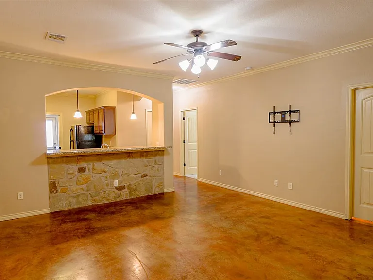 500 Deacon Dr W — Photo 2