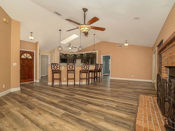 5th image of 832 Trailwood Ave