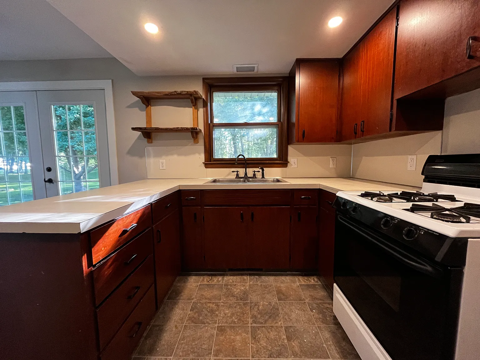 2 bed, 10 sqft, $1,748 — Photo 2