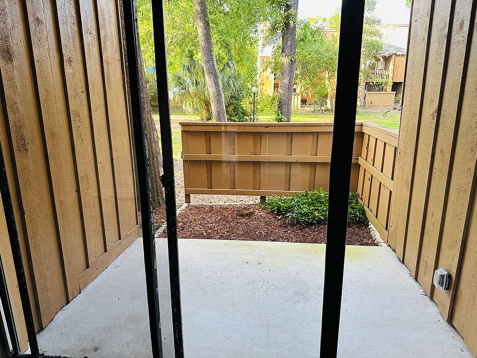 1st image of 252 Crown Oaks Way