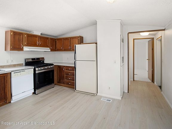 5th image of 105 Silver Queen Cir