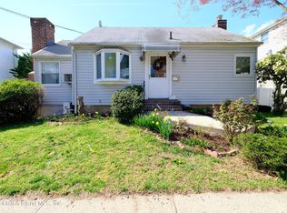 130 Hillcrest Ter, Staten Island, NY 10305