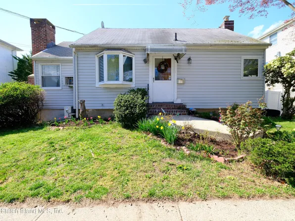 130 Hillcrest Ter, Staten Island, NY 10305