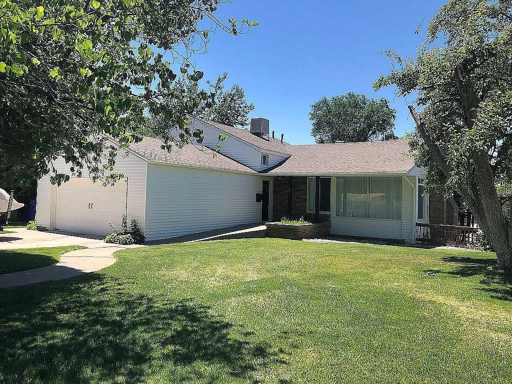 5 bed, 3100 sqft, $3,000 — Photo 1