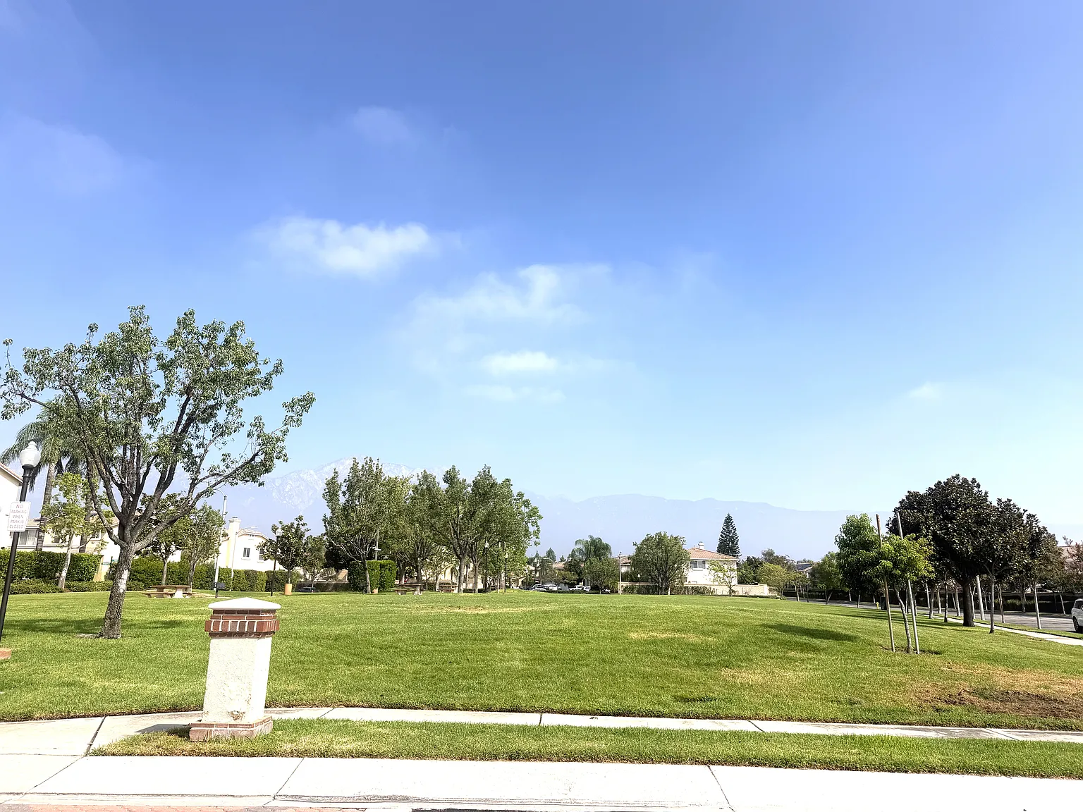 3 bed, 2.5 bath, 2255 sqft, $3,500 — Photo 2