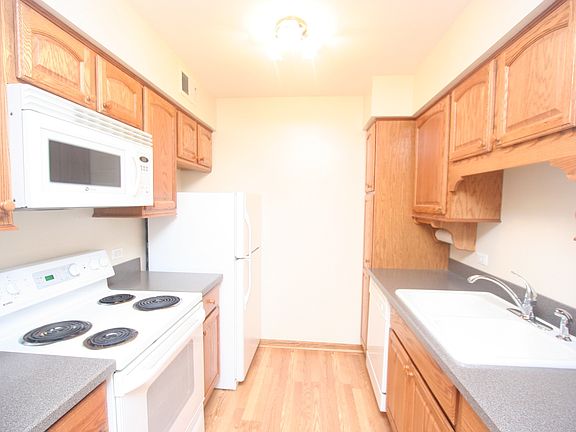 2nd image of 6169 Knollwood Dr #101