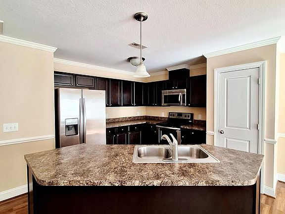 4th image of 120 Chandler Dr #H