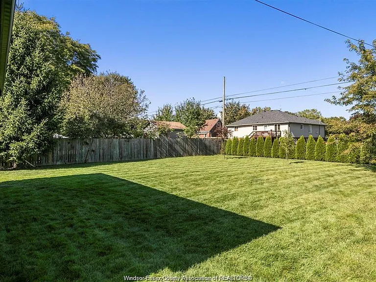 950 Kennedy Dr W — Photo 21