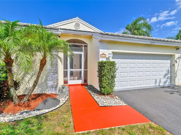 5212 NW 53rd Cir, Coconut Creek, FL 33073