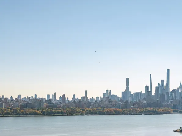 9060 Palisade Avenue image 14 of 17