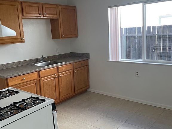 3rd image of 620 Poplar Ave