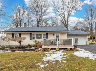 12 Walnut St, Randolph, NJ 07869