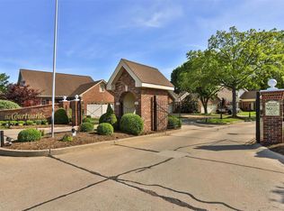 12312 Courtyard Lake Dr, Saint Louis, MO