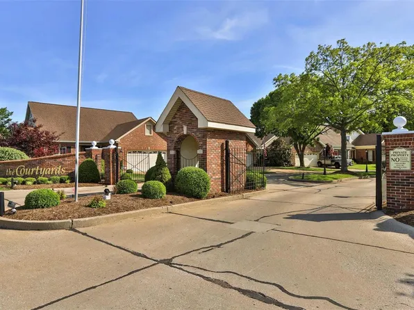 12312 Courtyard Lake Dr, Saint Louis, MO 63127