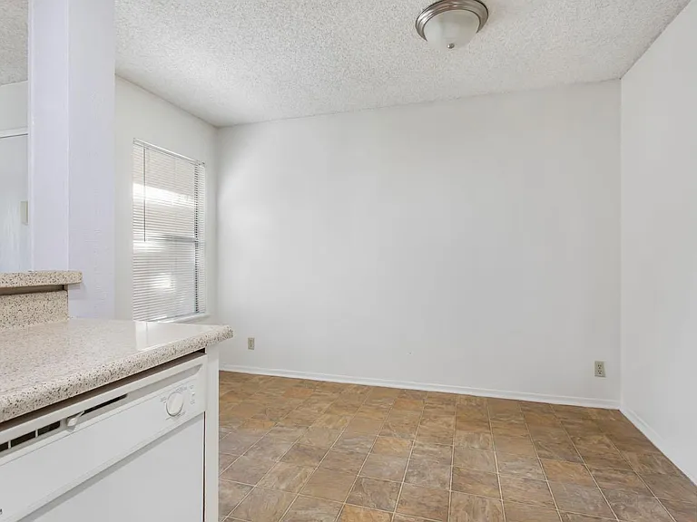 1130 E Alosta Ave — Photo 16