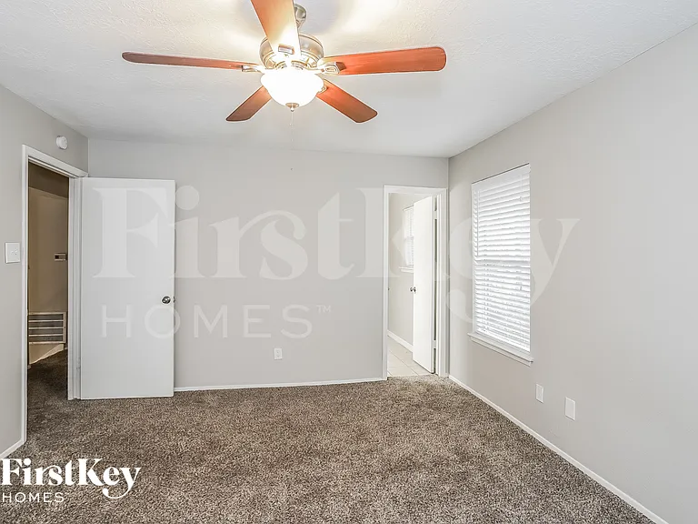 3127 Village Woods Dr — Photo 10