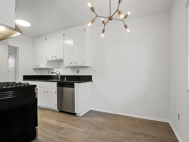 1449 Princeton St in Santa Monica — Photo 6