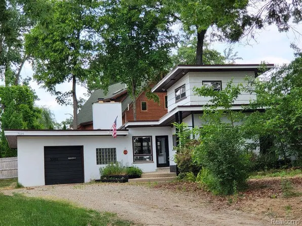 7116 Locklin, West Bloomfield, MI 48324