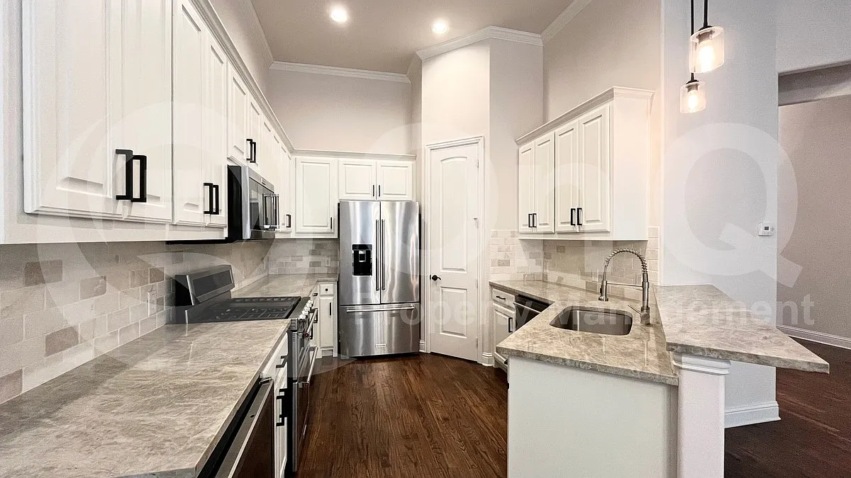 3 bed, 3.0 bath, 1913 sqft, $3,300 — Photo 2