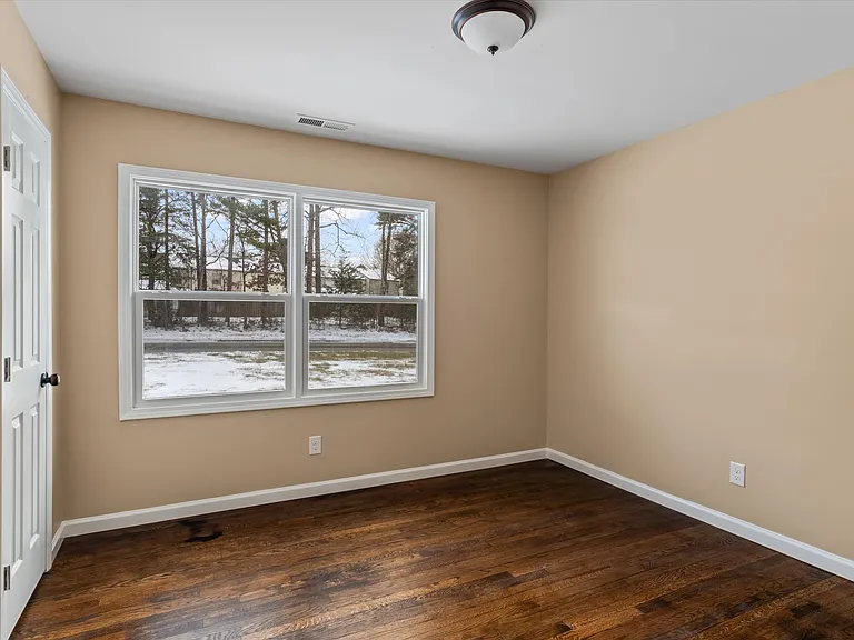 1090 Shalimar Dr — Photo 23