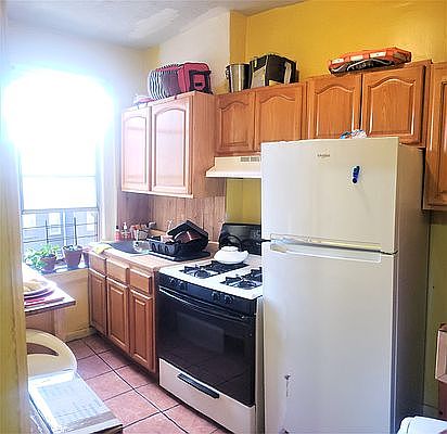 2nd image of 511 W 151st St #C