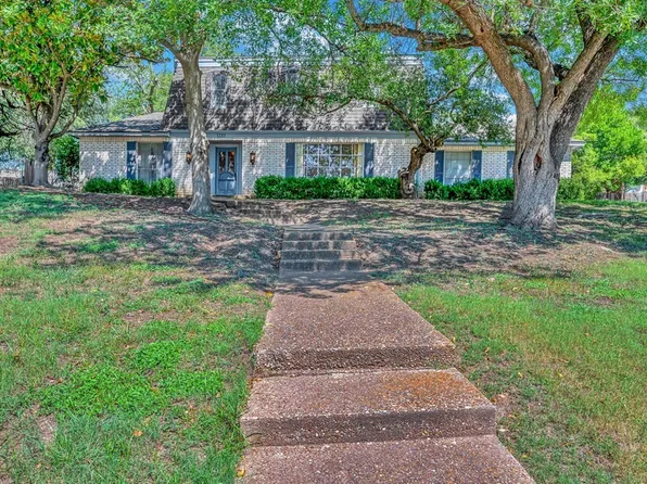 1133 Forest Grove Dr, Woodway, TX 76712