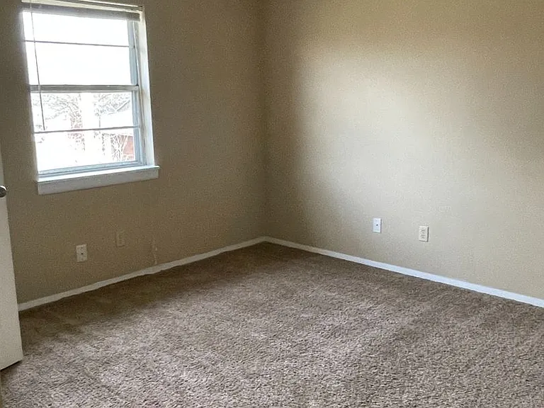 295 E Chris Dr — Photo 9