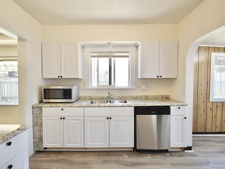 5841 NE 18th Ave — Photo 33