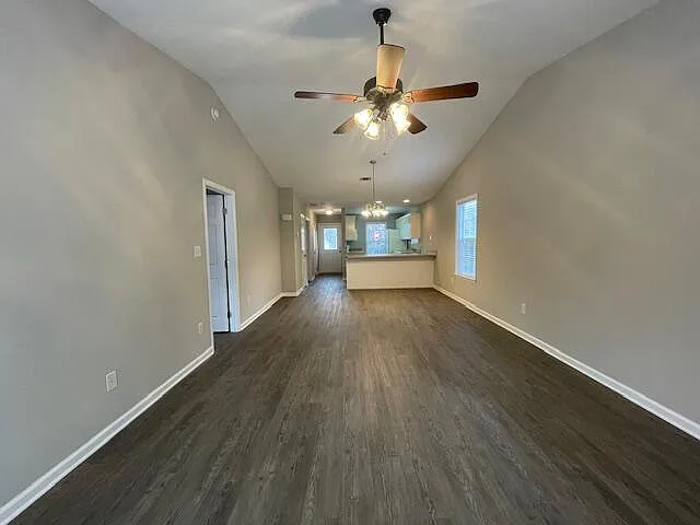 102 Bennington Ln — Photo 10