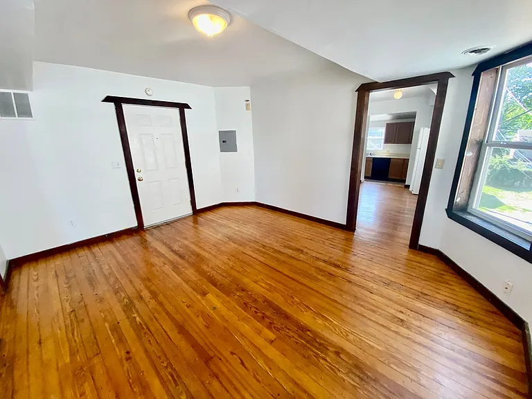 603 W Cross St — Photo 1