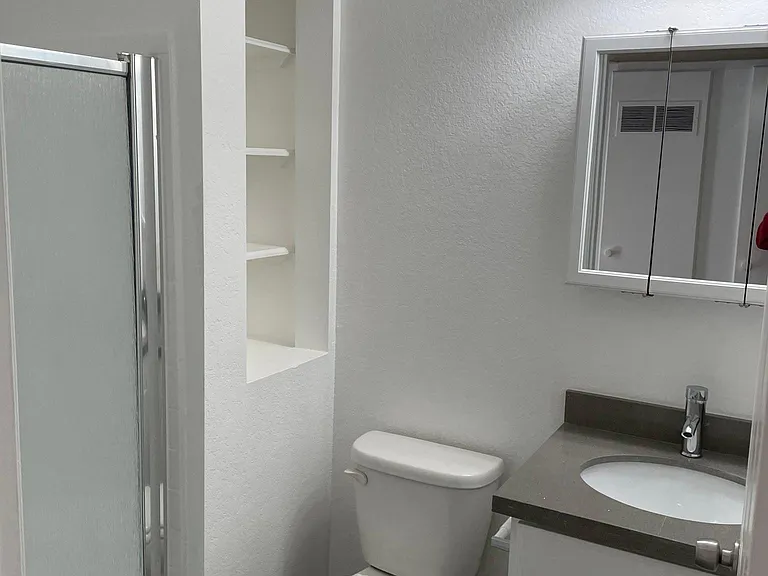 931 Tularosa Dr #5 — Photo 8