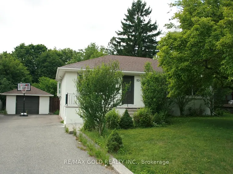 1124 Kent Ave — Photo 2