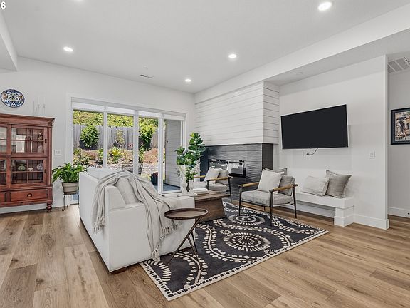5th image of 3609 S St