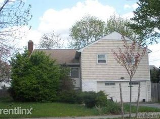 543 S Bayview Ave, Freeport, NY