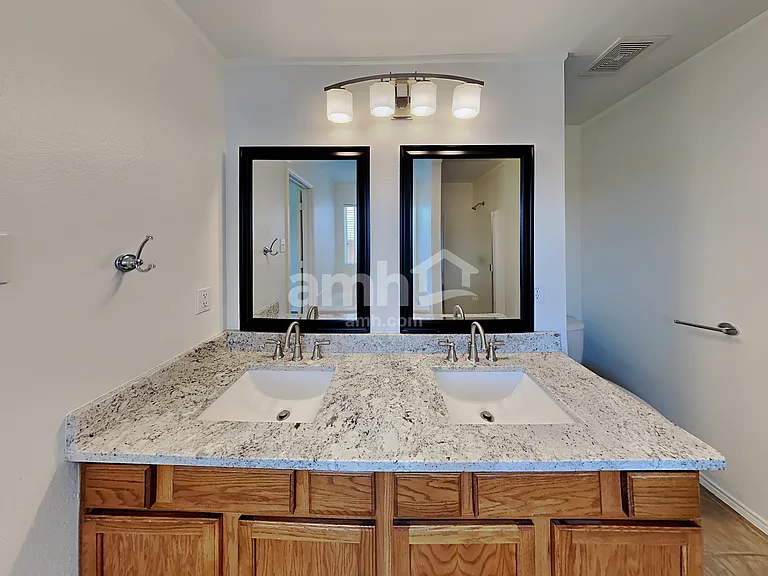 9921 Thomas Jefferson Dr — Photo 13