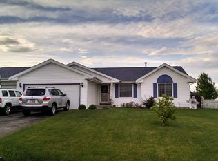 143 Autumnwood Ln, Davis Junction, IL 61020