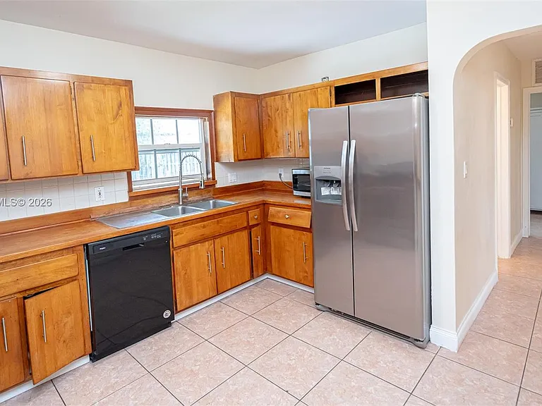 5613 Pierce St #2 — Photo 9