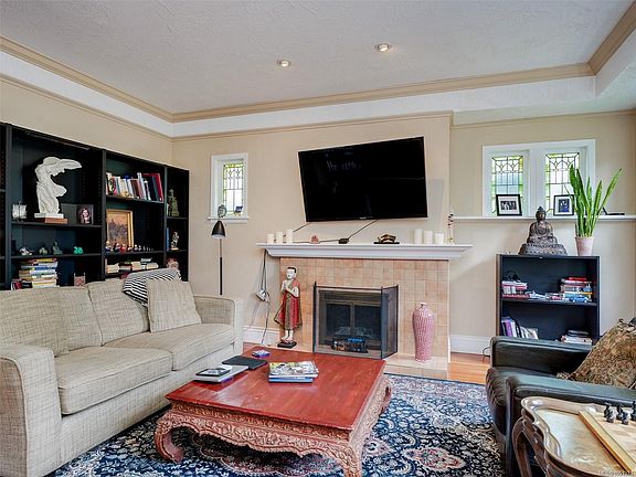 2nd image of 1240 Victoria Ave