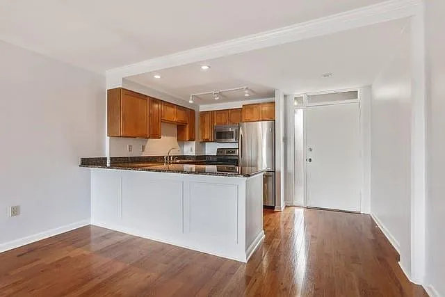 3915 Saint Charles Ave #604 — Photo 3
